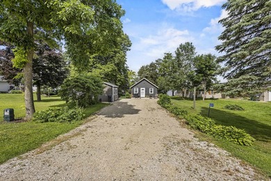 Lakefront living at this charming 2-bedroom, 1-bath cottage - photo 30