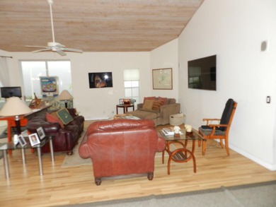 SPACIOUS 2 BEDROOM PLUS DEN/OFFICE GREAT FLOOR PLAN AS YOU ENTER - photo 36