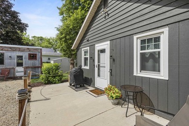 Lakefront living at this charming 2-bedroom, 1-bath cottage - photo 36