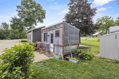 Lakefront living at this charming 2-bedroom, 1-bath cottage - photo 38