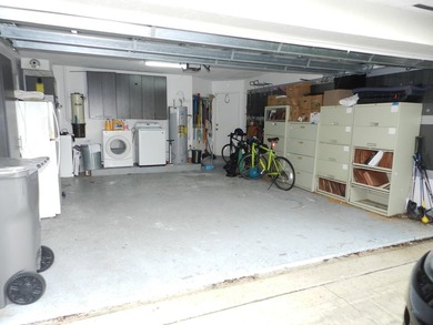 SPACIOUS 2 BEDROOM PLUS DEN/OFFICE GREAT FLOOR PLAN AS YOU ENTER - photo 45
