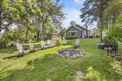 Lakefront living at this charming 2-bedroom, 1-bath cottage - photo 48
