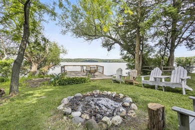 Lakefront living at this charming 2-bedroom, 1-bath cottage - photo 49