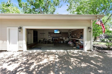 Welcome to 55 Point Hickory Ct. in beautiful Four Seasons, MO! - photo 11