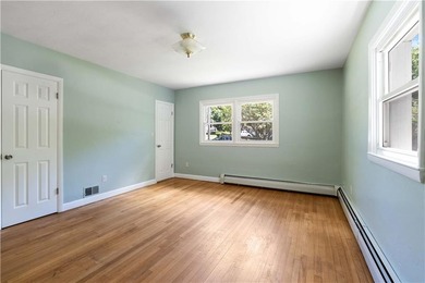 Welcome to 278 Green End Avenue, a well-maintained single-level - photo 17