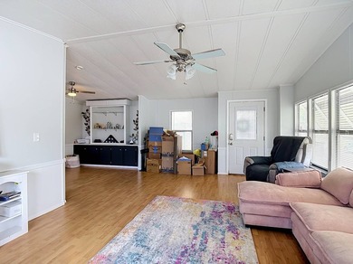 (Espanol a continuacion) Welcome home to HarborView Mobile Manor - photo 19