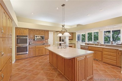 Welcome to 55 Point Hickory Ct. in beautiful Four Seasons, MO! - photo 20