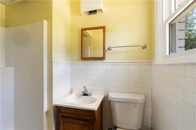 Welcome to 278 Green End Avenue, a well-maintained single-level - photo 20