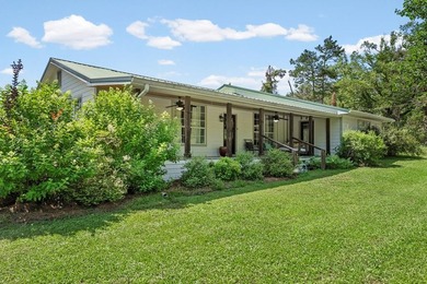 Country living with a kitchen that'll make you stay. This fully - photo 1
