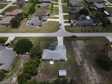 This beautifully maintained 3 bedroom, 2 bathroom home blends - photo 32
