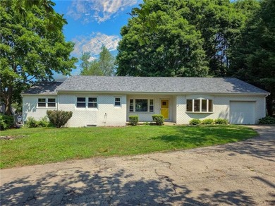 Welcome to 278 Green End Avenue, a well-maintained single-level - photo 34