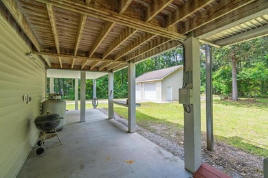 The perfect Edisto Island Home, 3 BR, 2 BA, open floor plan with - photo 35