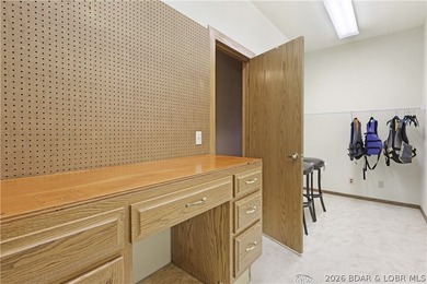Welcome to 55 Point Hickory Ct. in beautiful Four Seasons, MO! - photo 38