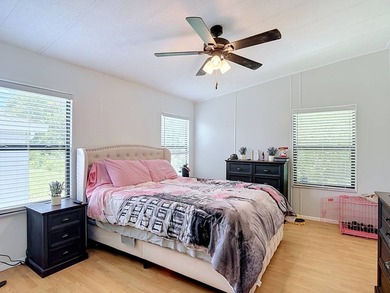 (Espanol a continuacion) Welcome home to HarborView Mobile Manor - photo 38