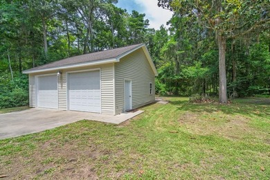 The perfect Edisto Island Home, 3 BR, 2 BA, open floor plan with - photo 39