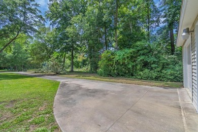 The perfect Edisto Island Home, 3 BR, 2 BA, open floor plan with - photo 44