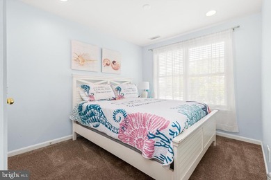 Spectacular waterfront townhouse offering 4 bedrooms and 3.5 - photo 50