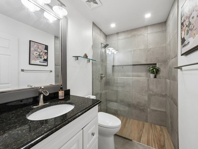 Beautiful Ravinia Woods 5 bed, 3 bath home is ready for you to - photo 11