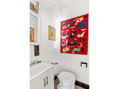Spacious two-bedroom, one-and-a-half-bath apartment in the - photo 6