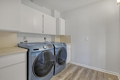 Beautifully upgraded condo offering modern finishes and - photo 18