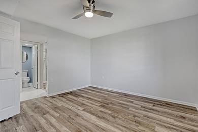 Beautifully upgraded condo offering modern finishes and - photo 19