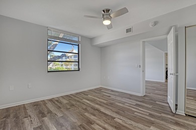 Beautifully upgraded condo offering modern finishes and - photo 20