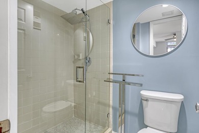 Beautifully upgraded condo offering modern finishes and - photo 23