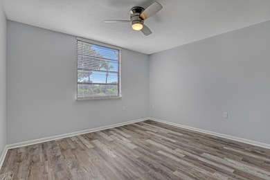 Beautifully upgraded condo offering modern finishes and - photo 24