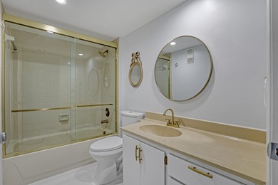 Beautifully upgraded condo offering modern finishes and - photo 26