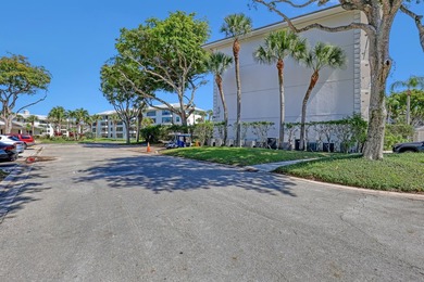 Beautifully upgraded condo offering modern finishes and - photo 27