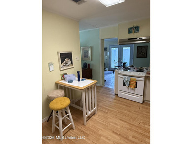 Only a couple of blocks from the BEACH!! This *fixer upper* - photo 11