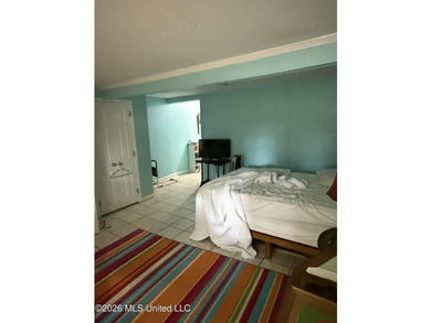 Only a couple of blocks from the BEACH!! This *fixer upper* - photo 15