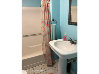 Only a couple of blocks from the BEACH!! This *fixer upper* - photo 16