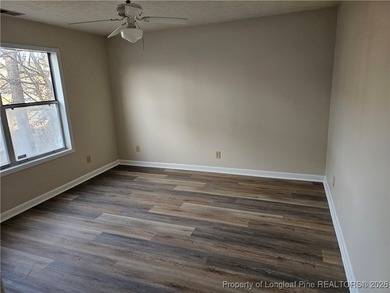 Step into easy living with this beautifully refreshed and - photo 19