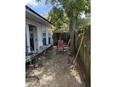 Only a couple of blocks from the BEACH!! This *fixer upper* - photo 23