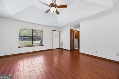 Welcome home to this beautifully refreshed 3-bedroom, 2-bath - photo 6