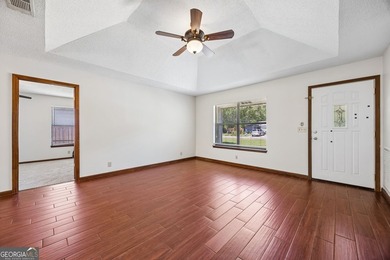 Welcome home to this beautifully refreshed 3-bedroom, 2-bath - photo 7