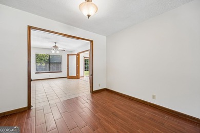 Welcome home to this beautifully refreshed 3-bedroom, 2-bath - photo 9