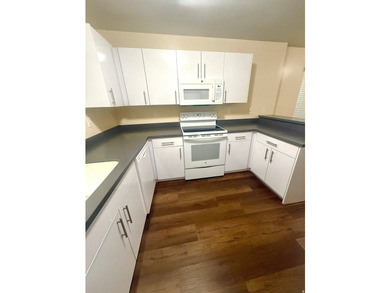 Welcome home to this UVU gem!! 2 bed, 1 bath just south of - photo 6