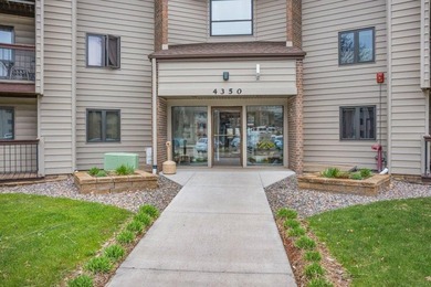 Stylish and move-in ready with a bright, open layout designed - photo 2