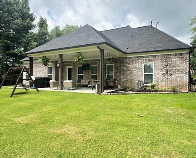 Enjoy country living with plenty of space inside and out in this - photo 3