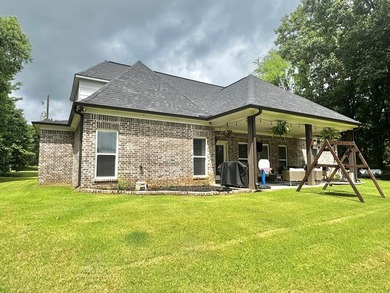 Enjoy country living with plenty of space inside and out in this - photo 4