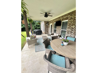 Enjoy country living with plenty of space inside and out in this - photo 5