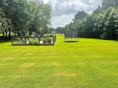 Enjoy country living with plenty of space inside and out in this - photo 6