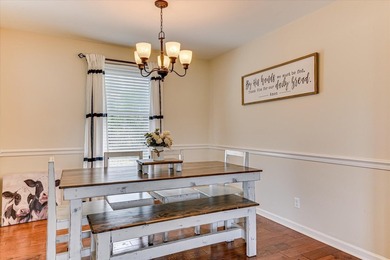 SUPER LOCATION, GREAT CONDITION... This well-maintained family - photo 11