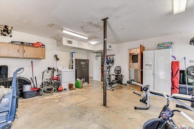 SUPER LOCATION, GREAT CONDITION... This well-maintained family - photo 23