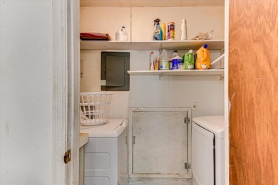 SUPER LOCATION, GREAT CONDITION... This well-maintained family - photo 24