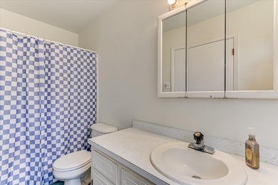 SUPER LOCATION, GREAT CONDITION... This well-maintained family - photo 28