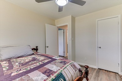 SUPER LOCATION, GREAT CONDITION... This well-maintained family - photo 31