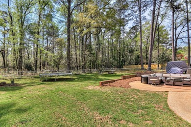 SUPER LOCATION, GREAT CONDITION... This well-maintained family - photo 36